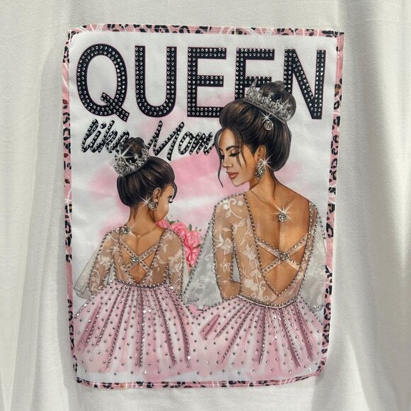 Womens Graphic Tee White Rhinestone Queen Like Mom T Shirt NWT Size Small Bling - Picture 2 of 8